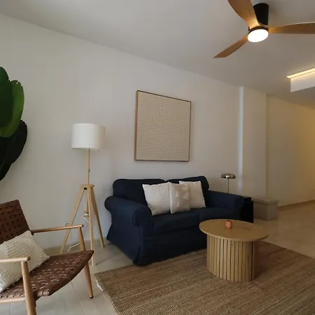 Daire Skyline Beachfront Retreat *