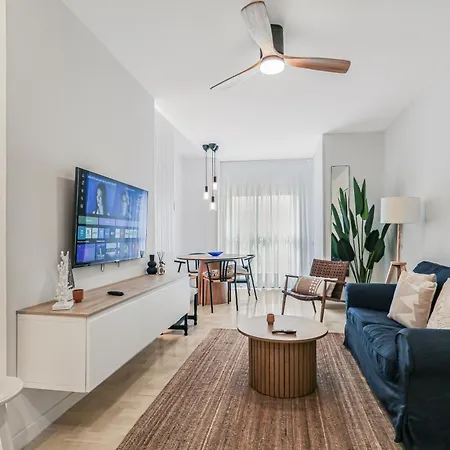Skyline Beachfront Retreat 아파트