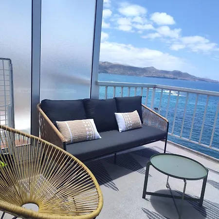 Апартаменты Skyline Beachfront Retreat